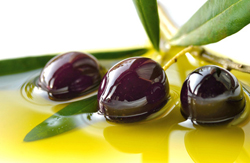 Foto di olive immerse nell’olio